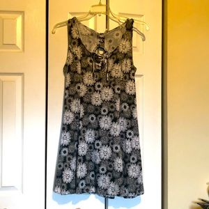 Women’s cute sunflower/skull dress. Size Large but tags removed